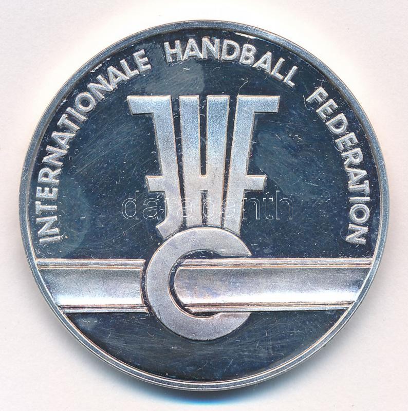 1995. 'Ausztria-Magyarország női kézilabda mérkőzés' kétoldalas, ezüstözött fém emlékérem (42,5mm) T:1 (eredetileg PP) patina - Image 2