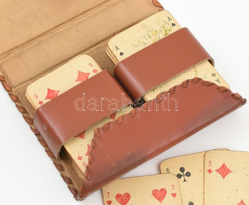 2 pakli mini franciakártya (Játékkártyagyár, 1950 körül), kissé viseltes állapotban, bőr kártyatartó tokban - Image 2
