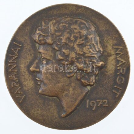 Reményi József (1887-1977) 1972. 'Varannai Margit / TANTUM DE LECTATIONEM PATRI' kétoldalas bronz emlékérem dísztokban (82mm) T:2 patina, egy nagyobb kitörés