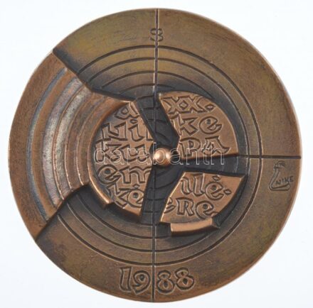 1988. 'A XX. Nike Kupa emlékére' öntött bronz emlékérem tokban (120mm) T:1-