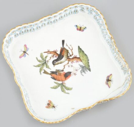 Herendi Rothschild mintás kínáló, áttört porcelán, kézzel festett, kopott, ragasztott, jelzett, 18x18 cm