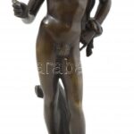 Jelzés nélkül: Mitológiai alak. Öntött, patinázott bronz, márvány talapzaton, talapzaton apró lepattanás. M: 34 cm