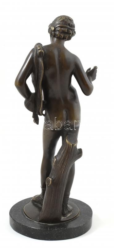 Jelzés nélkül: Mitológiai alak. Öntött, patinázott bronz, márvány talapzaton, talapzaton apró lepattanás. M: 34 cm - Image 3