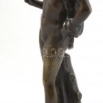 Jelzés nélkül: Mitológiai alak. Öntött, patinázott bronz, márvány talapzaton, talapzaton apró lepattanás. M: 34 cm - Image 4