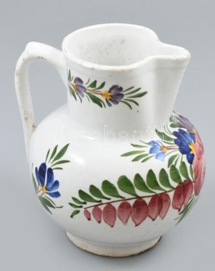 Hollóházi fajansz, boroskancsó, kézzel festett, lepattanásokkal, m:17 cm