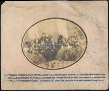 cca 1860 Michael Conrad von Heidenforf erdélyi szász nemesi család fotója, feliratozva, nevesítve. rajta Anton Zibrzid bukaresti gyógyszerészt ábrázoló. Kartonon, sérült. 24x21 cm / Photo of a Saxon family from Transylvania on