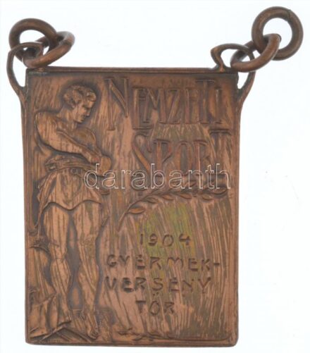 1904. 'Nemzeti Sport - 1904 Gyermekverseny tőr' bronz emlékérem füllel (24x32mm) T:1-