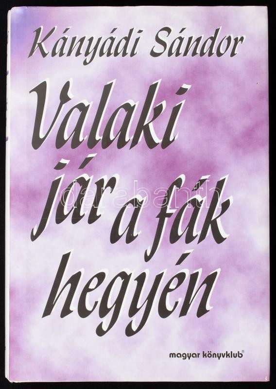 Kányádi Sándor: Valaki jár a fák hegyén. - - egyberostált versei. Bp., 1997, Magyar Könyvklub. Első kiadás. Kiadói kartonált papírkötés, kiadói papír védőborítóban. A szerző, Kányádi Sándor (1929-2018) által DEDIKÁLT