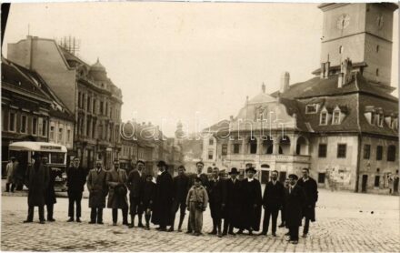 Brassó, Kronstadt, Brasov; Erinnerung an den Ausflug des K.I.B. / turisták, kirándulás emlékére, Fő tér, Tanácsháza, 3-as autóbusz, üzletek / tourists, main square, town hall, autobus. Foto Carmen photo