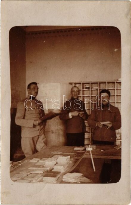 1916 Osztrák-magyar katonai tábori posta hivatal, Kelényi Vili levélposta továbbító a 351/II. sz. tábori főpostánál, levelek szétosztása / WWI Austro-Hungarian military field post office, soldiers distributing the letters. photo +