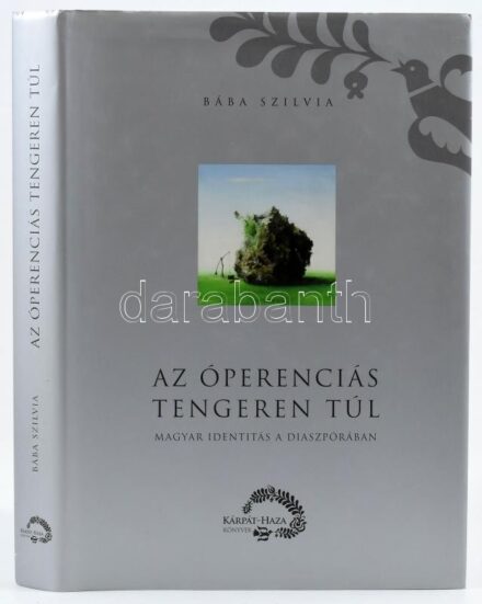 Bába Szilvia: Az Óperenciás tengeren túl. Magyar identitás a diaszpórában. Bp., 2015, Nemzetstratégiai Kutatóintézet. Kiadói kartonált papírkötés, kiadói papír védőborítóban. A szerző által DEDIKÁLT példány.