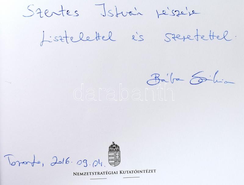Bába Szilvia: Az Óperenciás tengeren túl. Magyar identitás a diaszpórában. Bp., 2015, Nemzetstratégiai Kutatóintézet. Kiadói kartonált papírkötés, kiadói papír védőborítóban. A szerző által DEDIKÁLT példány. - Image 3