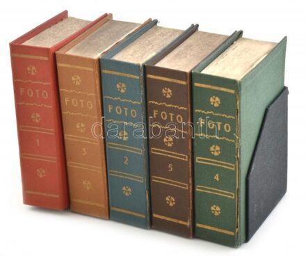 cca 1960-1970 Vegyes fotó tétel, 5 részes, könyv formájú fényképtartóban, a dobozok helyenként sérültek