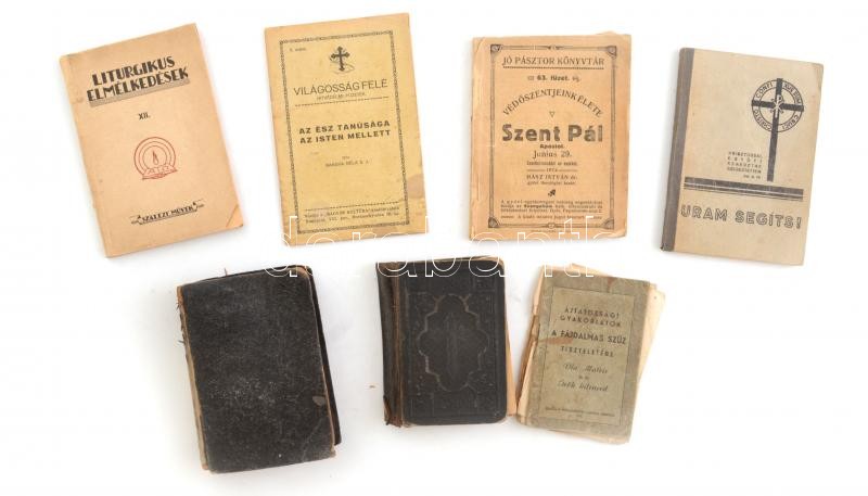 Vallási könyv tétel, 7 db: Ájtatossági gyakorlatok a fájdalmas szűz tiszteletére; Jézus legszentebb szíve az én életem és halálom oltalma; Újszövetségi Szentírás a Vulgata szerint; stb. Vegyes állapotban, közte sérült,