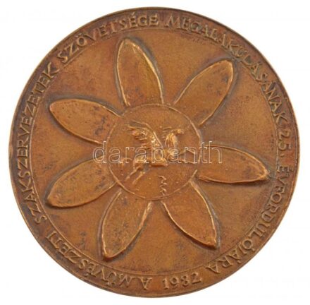 Madarassy Walter (1909-1994) 1982. 'A Művészeti Szakszervezetek Szövetsége Megalakulásának 25. évfordulójára' egyoldalas bronz plakett dísztokban (117mm) T:1- patina, a tok zárja sérült