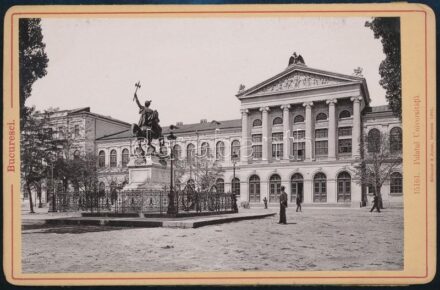 1901 Bukarest, Palatul Universitatii, keményhátú fotó, Dresden, Römmler & Jonas, 10x16 cm / 1901 Bucuresti/Bucharest, Palatul Universitatii, board photo, Dresden, Römmler & Jonas, 10x16 cm /