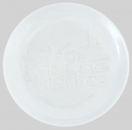 Herendi Porcelángyár litofán emléktál, biszkvit/fehér mázas, jelzés nélkül, apró kopásnyomokkal, d: 18 cm. / hold to light