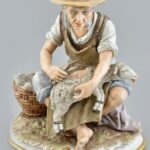 Sitsendorf nagy méretű porcelán figura, birka nyíró, , Németország 1900 körül, hibátlan, jelzett, m: 25 cm
