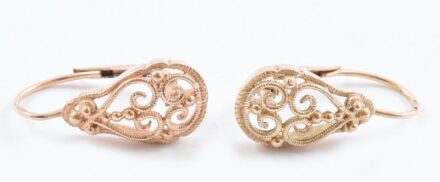 Arany (Au) 14K, filigrán jellegű fülbevaló, jelzett, nettó: 2,8 g