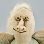 Vertel Andrea (1953- ): Angyal, mázas kerámia, jelzett, ujja sérült, m: cm - Image 2