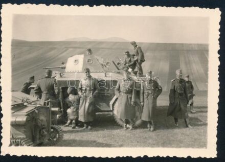 cca 1941-1944 39M Csaba felderítő/páncélgépkocsi és legénysége, II. világháborús frontfotó, 6x8 cm