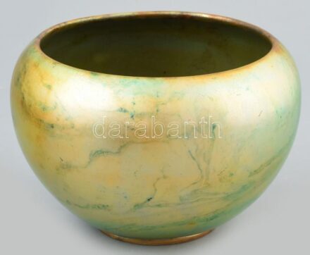 cca 1900 Zsolnay kaspó. Eozin mázas, körpecsétes, jelzett, alig látható gyári hibával az alján. d: 21 cm, m:15 cm