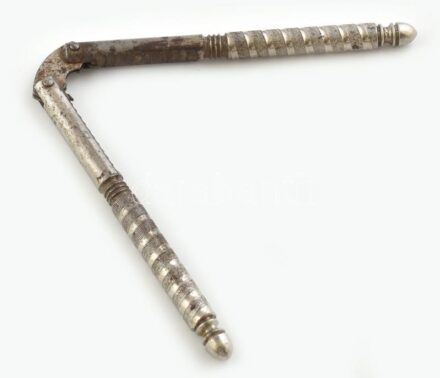 H.M. Quackenbush Company, rugós diótörő, 1920 körül, jelzett, kopásokkal h: 13 cm 'Henry Marcus Quackenbush (1847-1933), közismert nevén 'H.M.', amerikai feltaláló és iparmágnás volt, aki megalapította a H.M. Quackenbush Company
