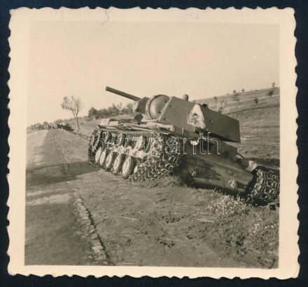 cca 1939-1944 II. világháborús szovjet KV-1 nehéz harckocsi útszéli árokban, fotó, 6x6 cm / WWII KV-1 Soviet heavy tank, photo