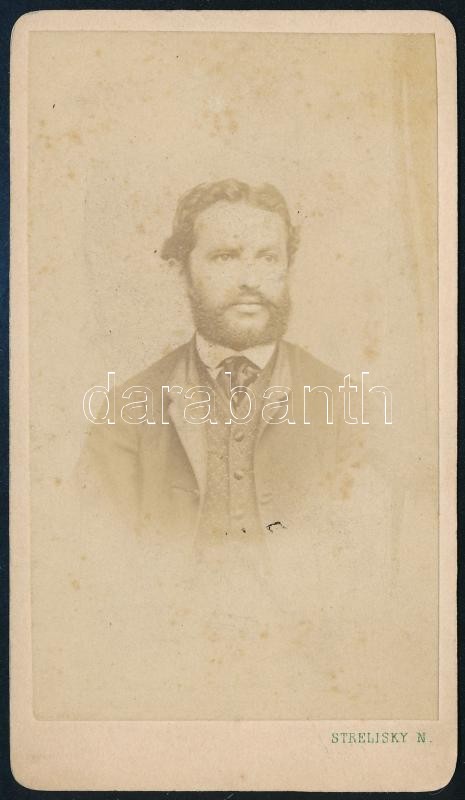 Cca 1865 Férfi portréja Strelisky Náthán pesti műterméből. Vizitkártya.