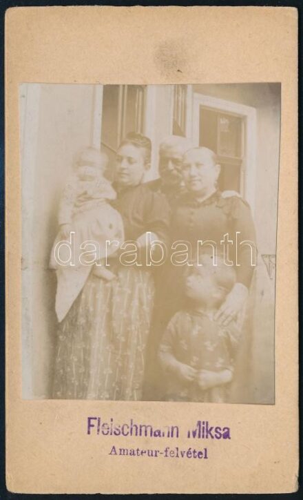 Cca 1915 Család portréja Fleischmann Miksa műterméből. Vizitkártya.