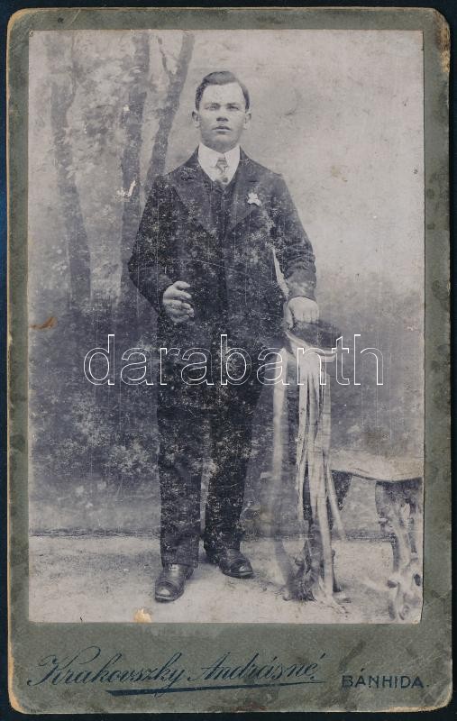 Cca 1905 Férfi portréja Krakovszky A. bánhidai műterméből. Vizitkártya.