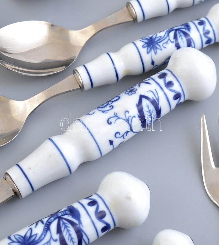 32 db porcelán nyelű evőkészlet, Meissen, jelzés nélkül, modern, kopásnyomokkal. - Image 2
