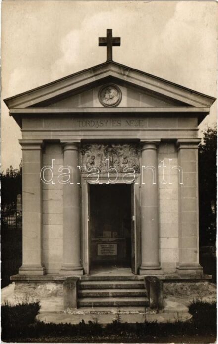 Kassa, Kosice; Tordásy András és felesége Zlinszky Ágnes kriptakápolnája a Szent Rozália temetőben / cemetery, crypt chapel of Tordásy. photo