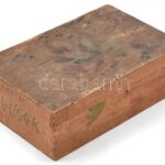 Régi fa doboz vegyes kulcsokkal, közte egy lakat is, 23,5x15x7,5 cm - Image 4