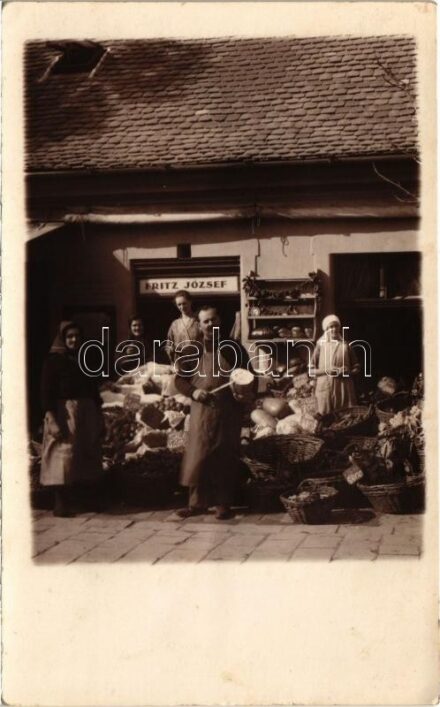 Ismeretlen település, Fritz József vegyeskereskedő gyümölcs-zöldség és kenyér üzlete. photo (fl)
