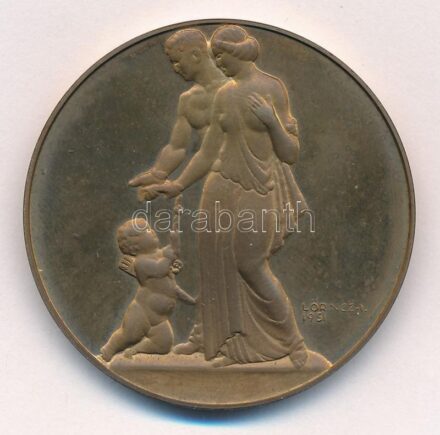 Lőrincz István (1901-1985) 1931. Házaspárt és puttót ábrázoló bronz emlékérem (42mm) T:1- patina