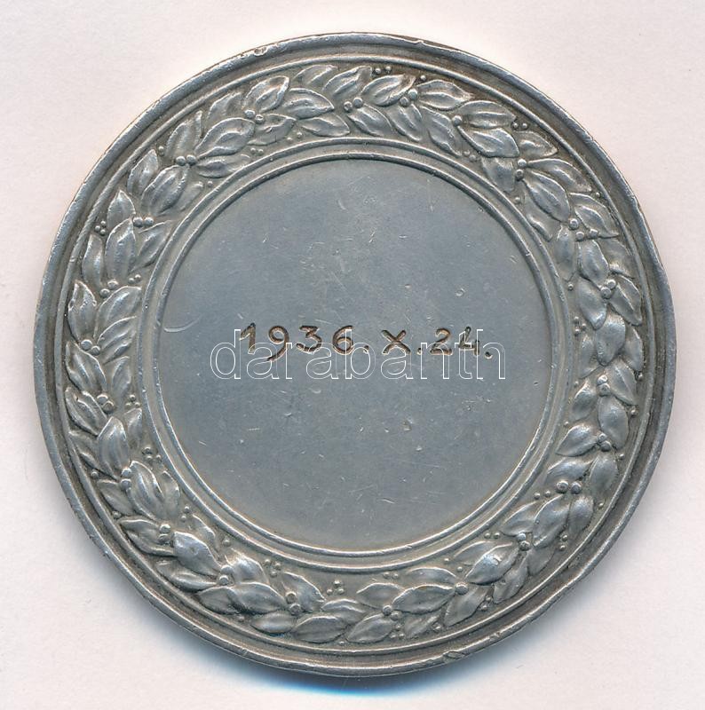 Martinelli Jenő (1886-1949) 1923/1936. 'Pénzügyi Tisztviselők Sport Clubja - Budapest anno domini MDCCCCXXIII' kétoldalas, jelzett, ezüstözött bronz emlékérem, hátoldalán gravírozott dátummal '1936.X.24.' (46mm) T:1- ph - Image 2