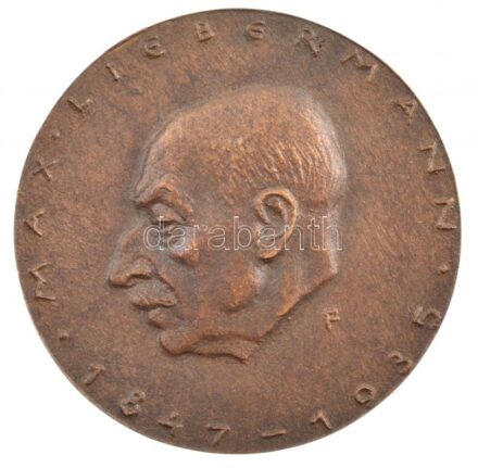 NDK 1985. 'Max Liebermann 1847-1935 - Halálának 50. évfordulójára' kétoldalas bronz emlékérem. Szign.:Wilfried Fitzenreiter. Német nyelvű tanúsítvánnyal, díszdobozban. Összesen 80db példányban készült! (75mm) T:1 GDR 1985. 'Max