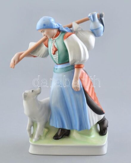 Zsolnay Vízhordó nő, kézzel festett porcelán, jelzett, kopásnyomokkal, terv: Sinkó, m: 33 cm