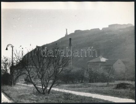 1948 A Citadella Szent Gellért szobor a II. vh. után, részben lerombolva, korabeli fotó a Tabánból nézve, jó állapotban,. 24x18 cm