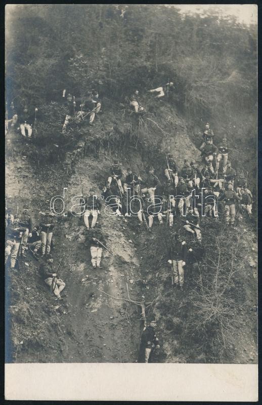 cca 1915 Magyar hegyivadász katonák egy hegyoldalban Fotólap