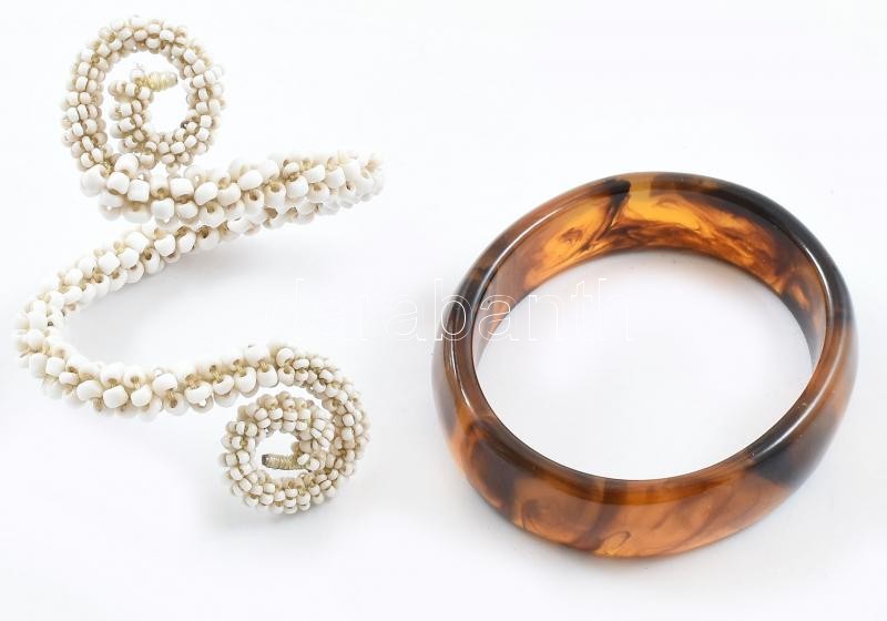 2db karperec, borostyán és csont színű.