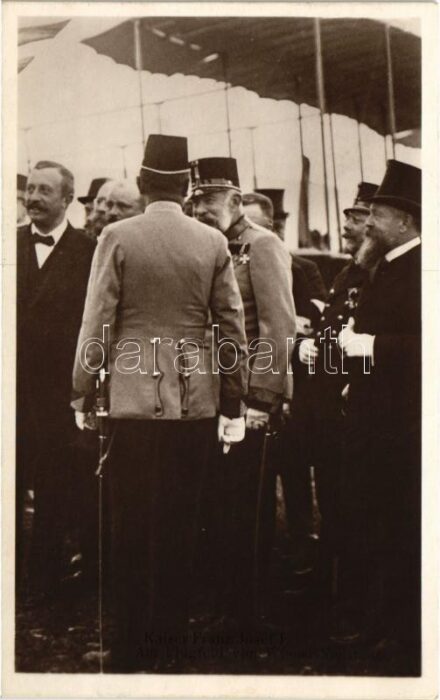 Kaiser Franz Josef I. Am Flugfeld von Wiener Neustadt / Ferenc József a bécsújhelyi repülőtéren / Franz Joseph I of Austria at the airfield in Wiener Neustadt. B.K.W.I. 672-49.