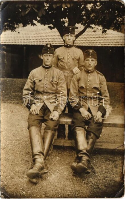 Osztrák-magyar katonák / WWI Austro-Hungarian K.u.K. military, group of soldiers. A. Král (Brno) photo (kopott sarkak / worn corners)