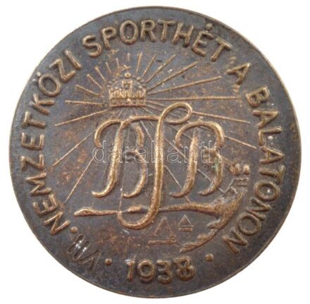 1938. 'VII. Nemzetközi Sporthét a Balatonon' fém gomblyukjelvény (29mm) T:2