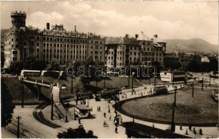 Budapest II. Moszkva tér (ma Széll Kálmán tér), Postapalota, villamosok, autóbuszok. Képzőművészeti Alap Kiadóvállalat