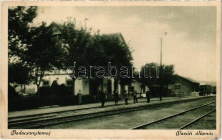 1928 Badacsonytomaj, Vasútállomás (kis szakadás / small tear)