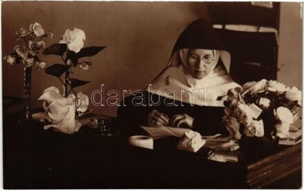 Apáca / nun. photo (vágott / cut)