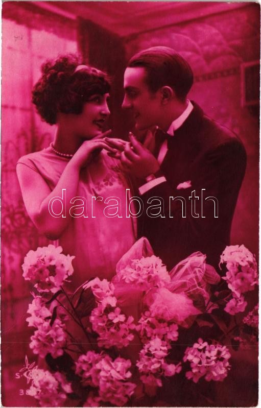 1934 Romantic couple, lady (Rb)