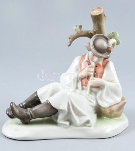 Zsolnay furulyázó juhász, kézzel festett, jelzett, apró kopásnyomokkal, m: 19 cm, h:21 cm